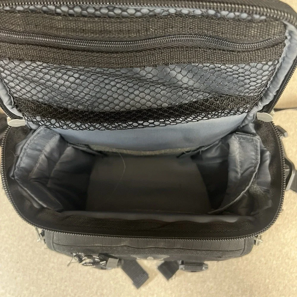 Samsonite Small Camera Bag or Camcorder Bag Compartments divisions Compact Black